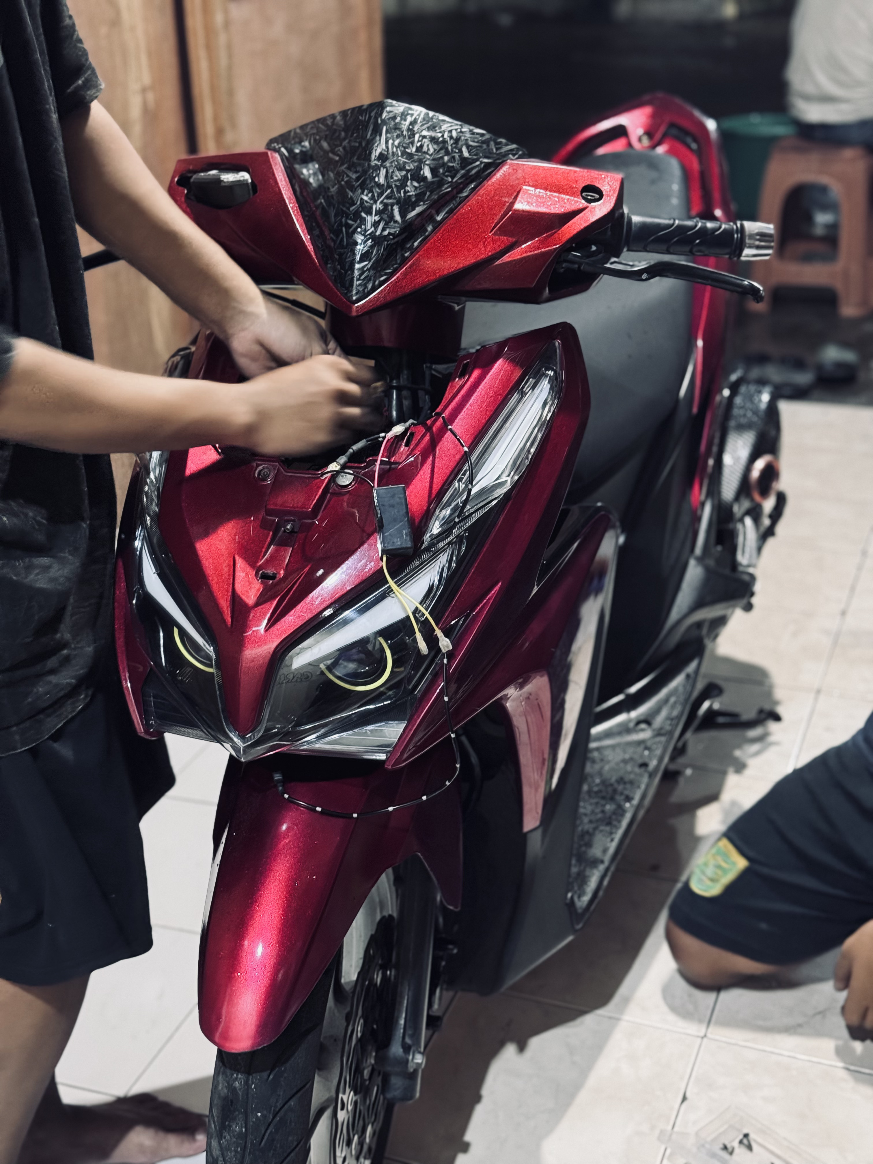Hasil pemasangan lampu motor oleh WRT Garage Surabaya