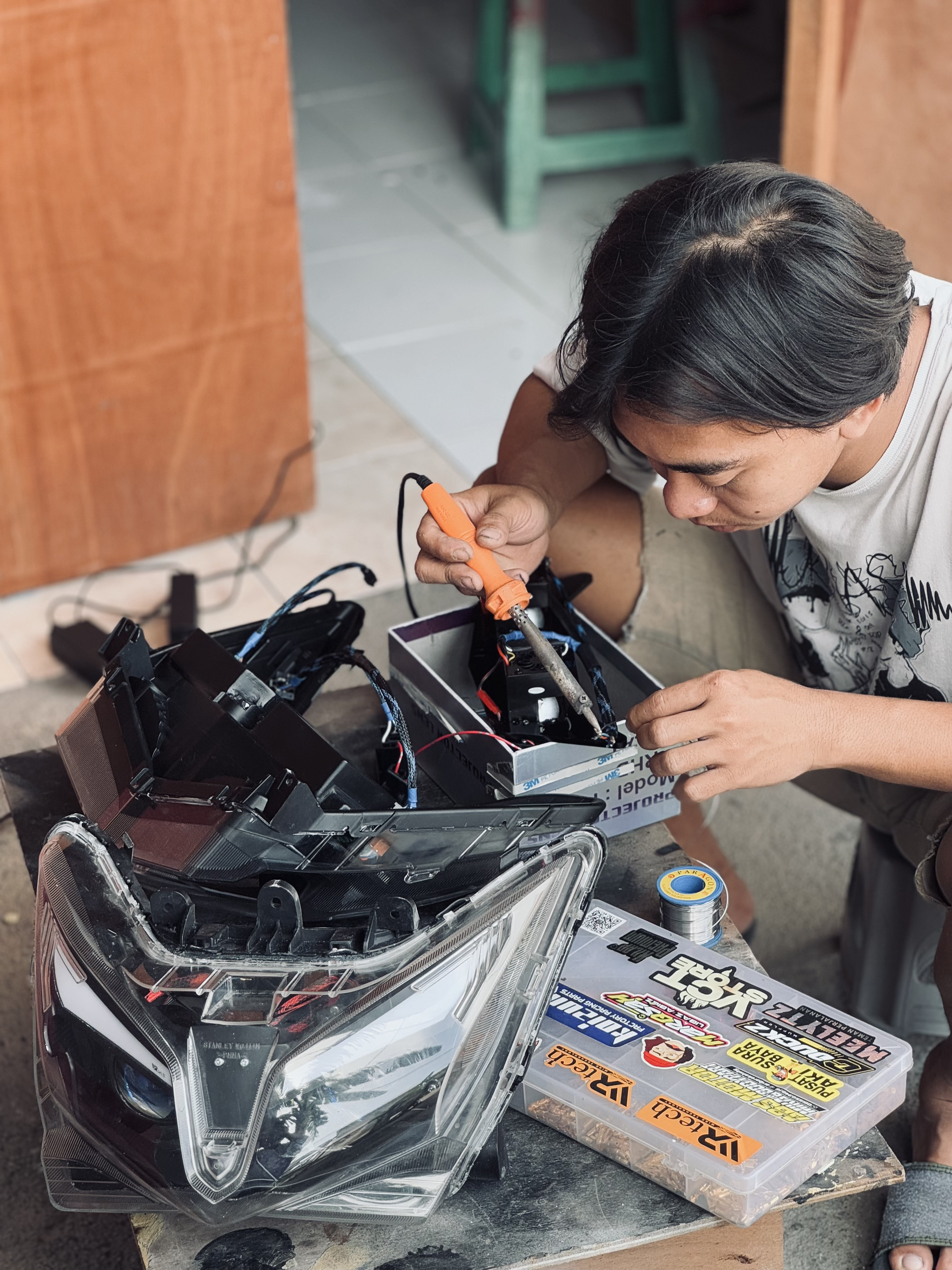 Rakit dan pasang kabel body motor kelistrikan di WRT Garage Surabaya